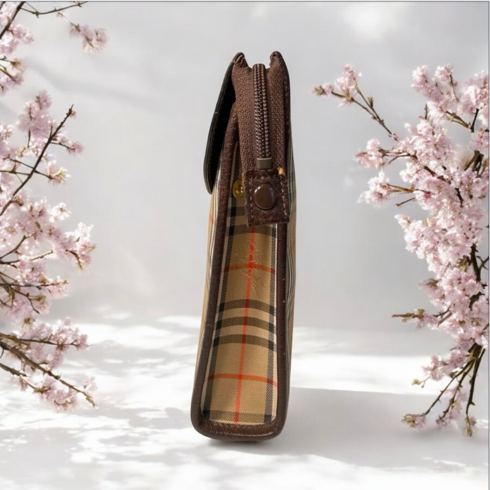 Burberrys Vintage Haymarket Check Clutch w/matching hang tag. Pre 1999. - Picture 5 of 11